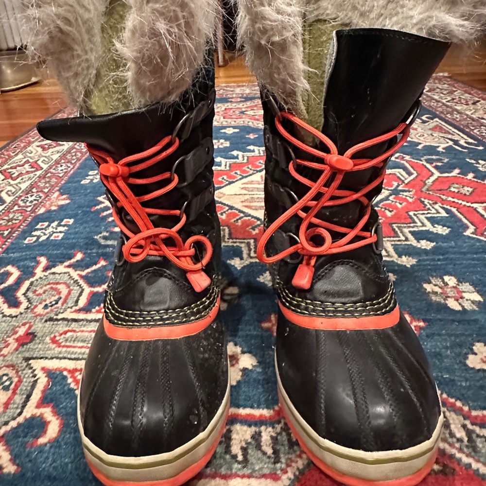 Sorel Size 6 waterproof boot